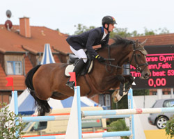 Das erste S-Springen beim 11. KMG-Cup in Sommerstorf gewann Felix Hassmann auf Horse Gym's Kira. Fotos: Jutta Wego
